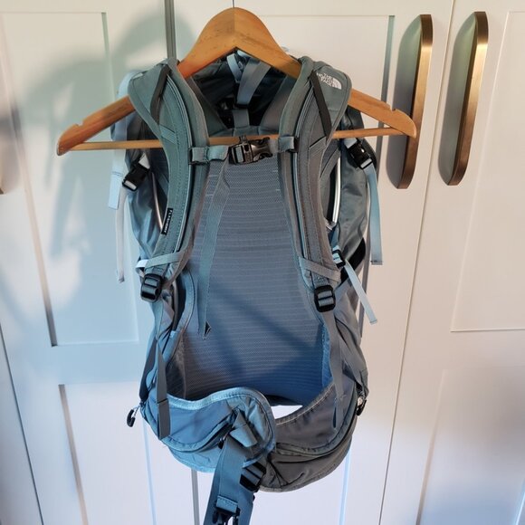 The North Face Hydra 26 Backpack Blue - Picture 2 of 4